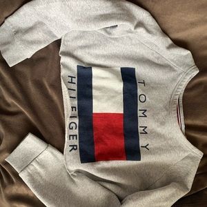 cropped vintage tommy crew neck!